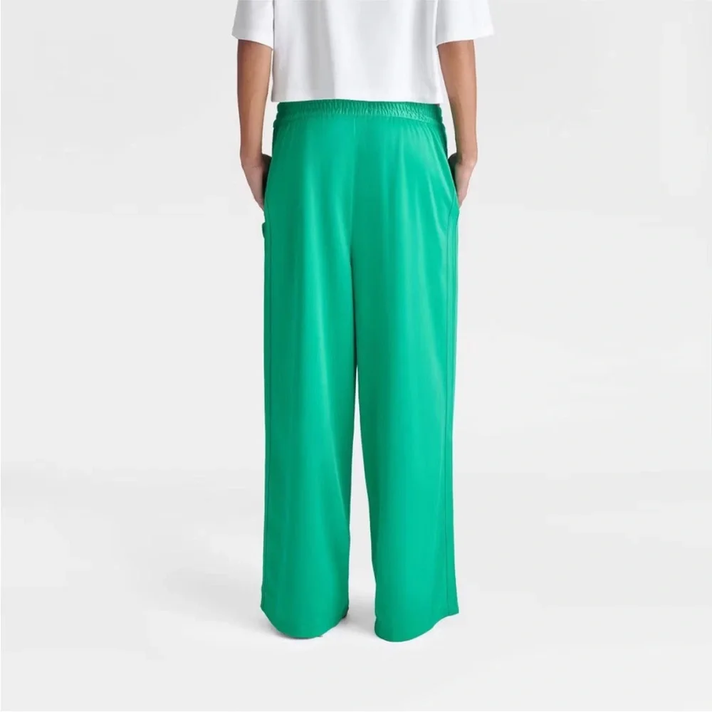 KBB by KAHLANA Women's Mid-Rise Straight Leg 'The Convertible Track Pant' - - Picture 2 of 3